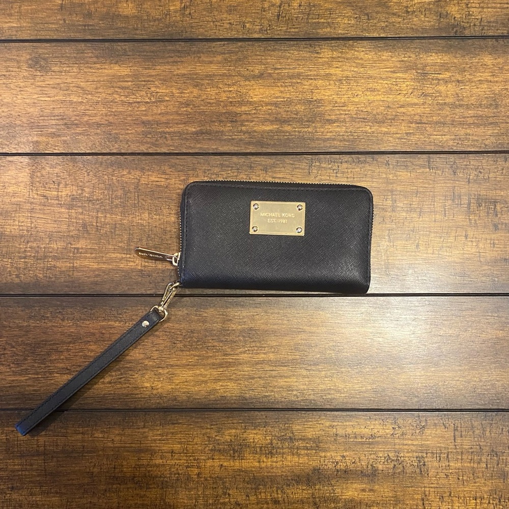 Michael Kors Jet set wristlet wallet.